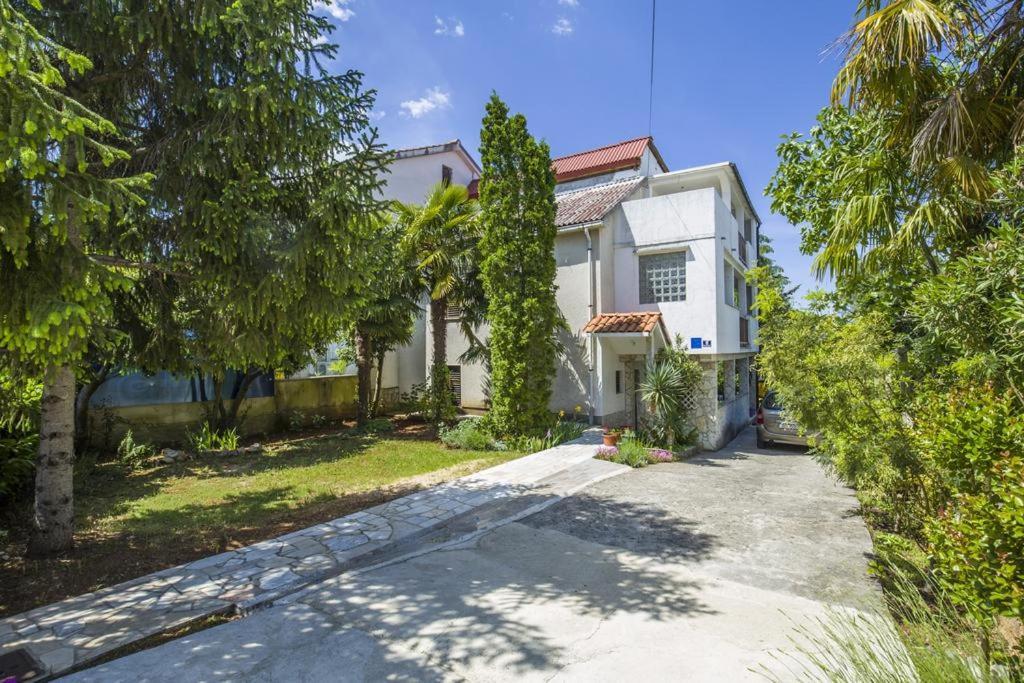 Apartman Laurus Malinska Exteriör bild