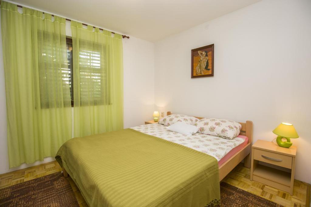 Apartman Laurus Malinska Exteriör bild