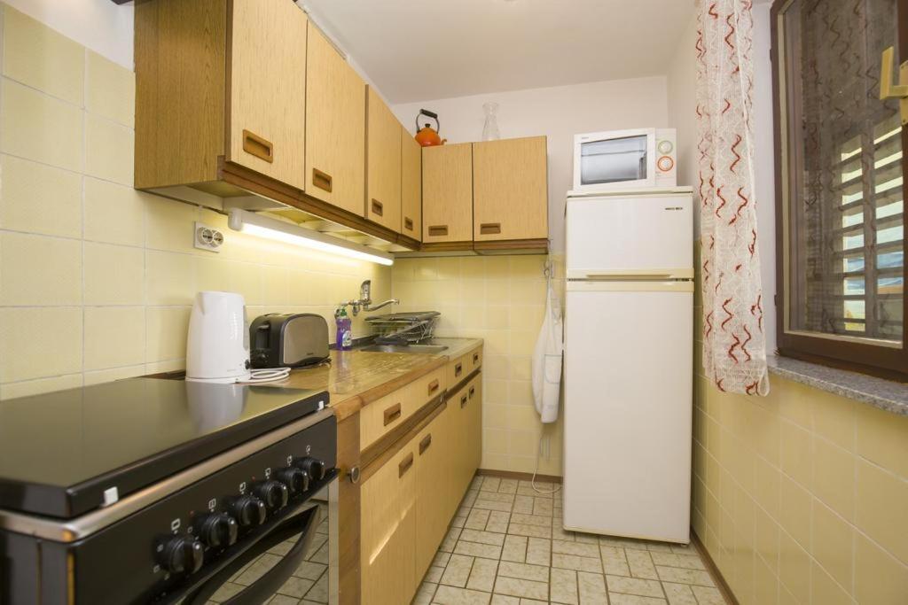 Apartman Laurus Malinska Exteriör bild