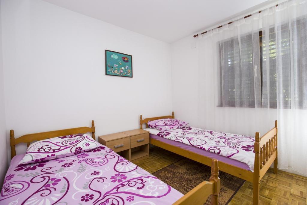 Apartman Laurus Malinska Exteriör bild