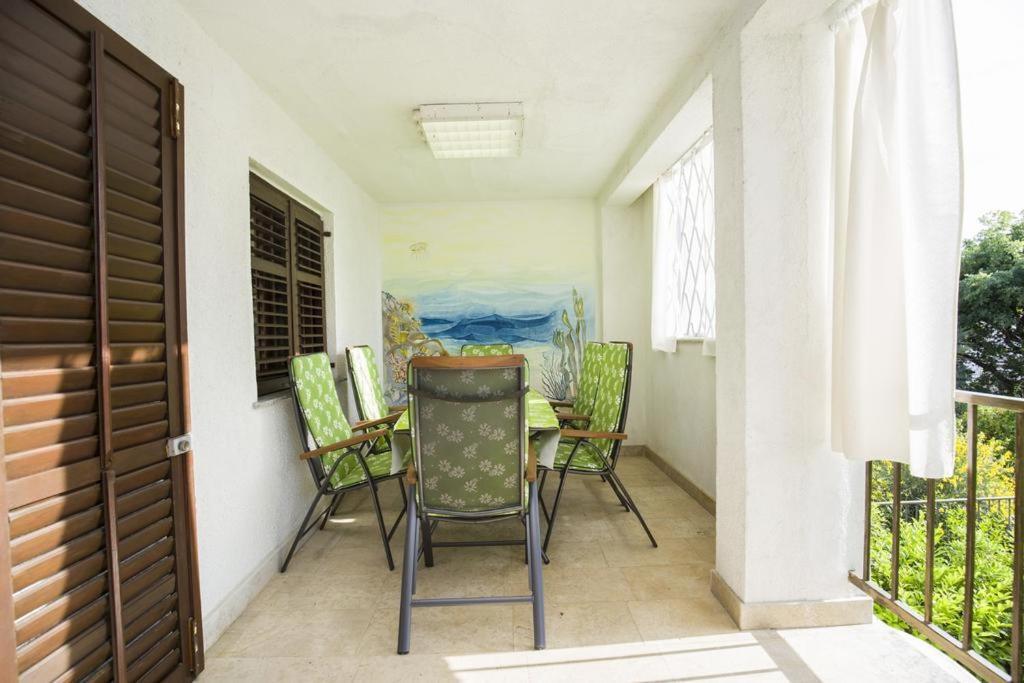Apartman Laurus Malinska Exteriör bild